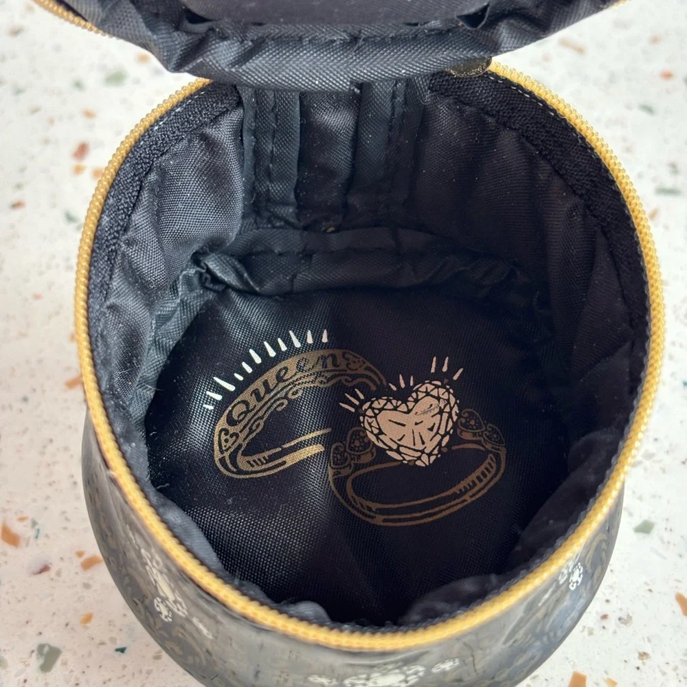 Blue Q Queen Jewelry Case Travel‎ Organizer Black Gold Round Zip VTG Style